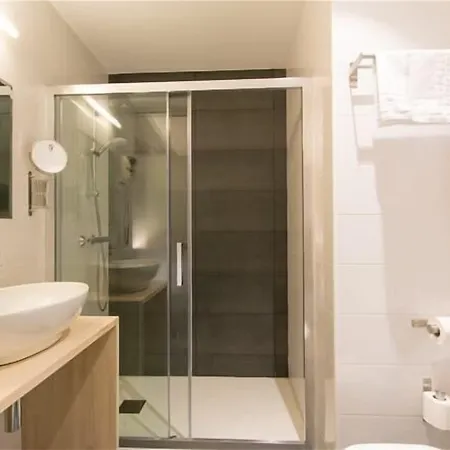 Bilbao City Rooms בית הארחה